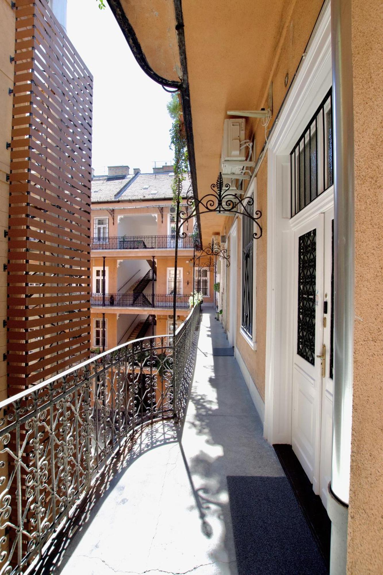 By Hi5- Jozsef Koerut Apartmán Budapešť